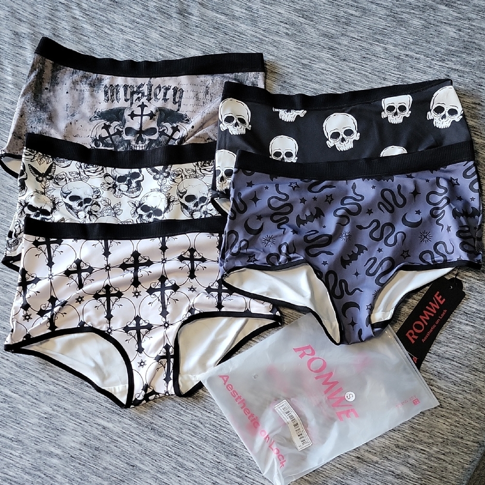 ROMWE Gothic Skull Print Underwear Set